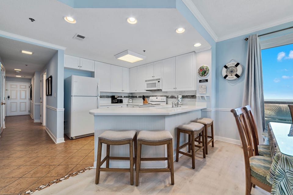 Breakfast bar and kitchen