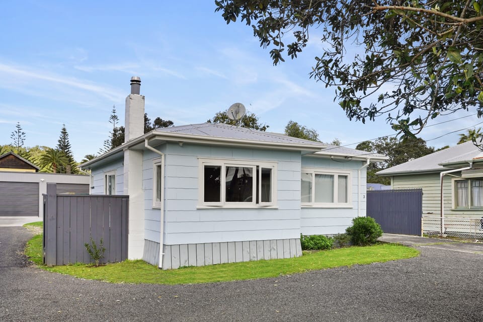 Whitianga Blue Bach exterior