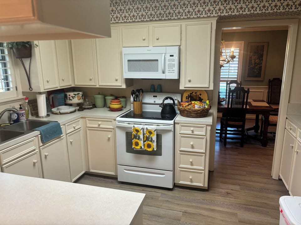 Feel like preparing a meal or bringing home leftovers?  No problem!