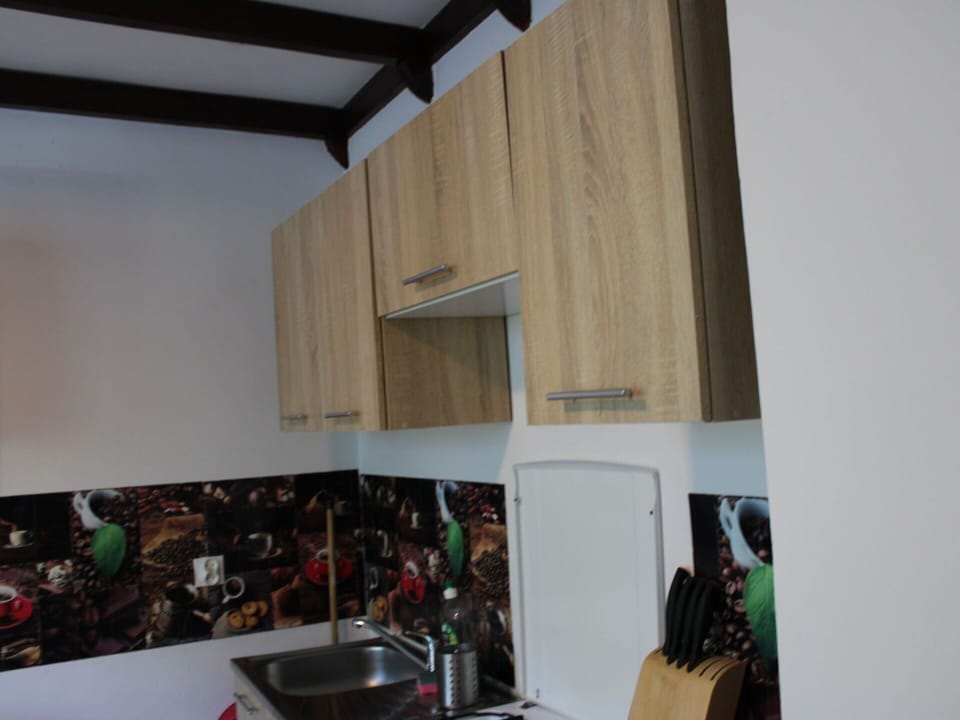 Plant, Sky, Property, Building, Flowerpot, Cloud, Architecture, Window, Table, Outdoor Furniture