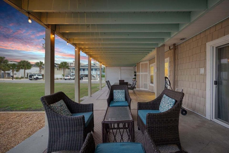 Serene Dockside Lounge – Sit back and relax on the private dock with channel views, perfect for a peaceful escape.