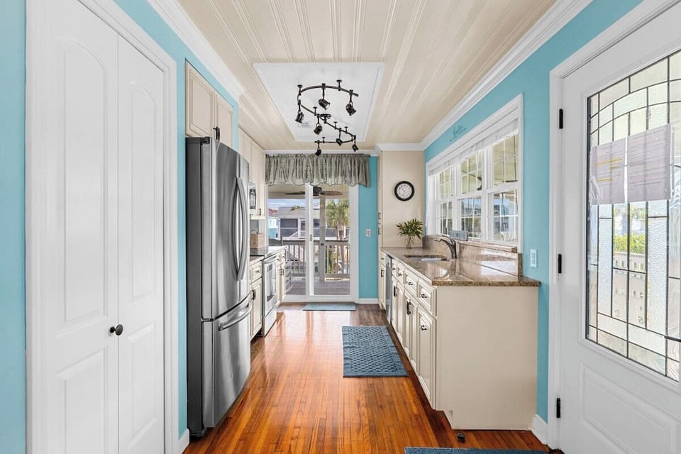 Fully Equipped Accessible Kitchen – Prepare meals with ease in this modern, accessible kitchen, offering everything you need for a comfortable stay.