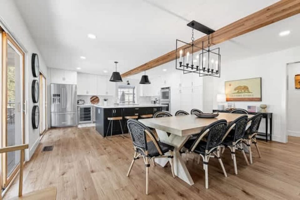 Open concept kitchen and dining area