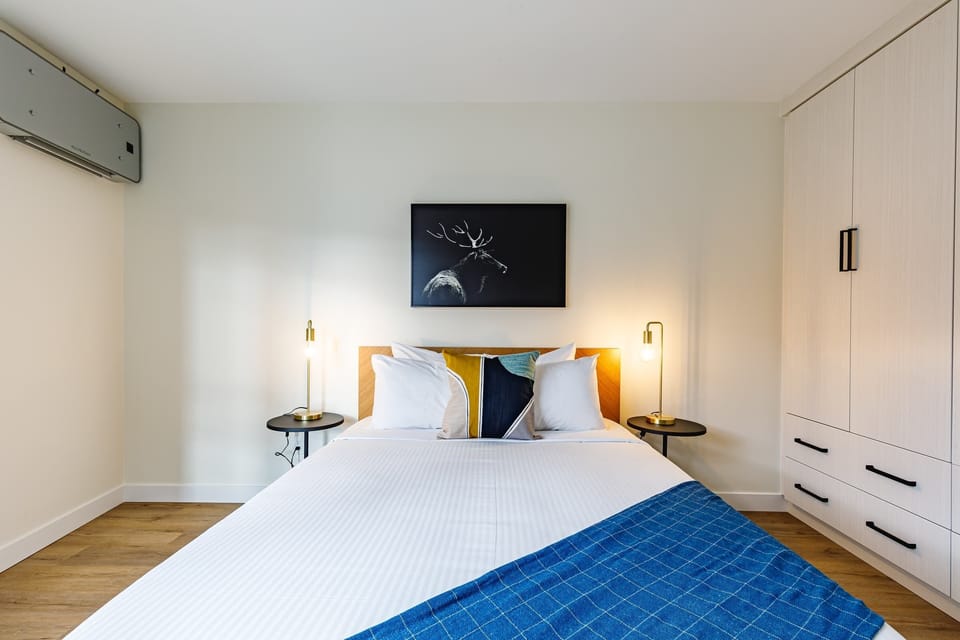 Queen bedroom located on the middle level. Private ensuite with walk in shower. And of course, more of those stunning views!