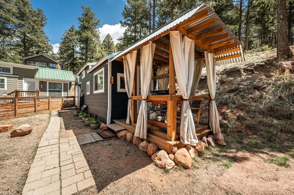 This cozy cabin is calling your name!