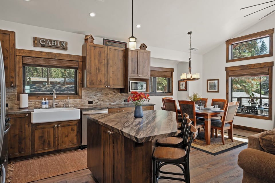 Kitchen Island-Kings Bear Cabin