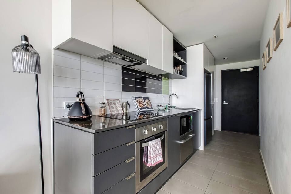 Cook meals at home in the compact, fully equipped kitchen or find plenty of restaurants and cafes close by.
