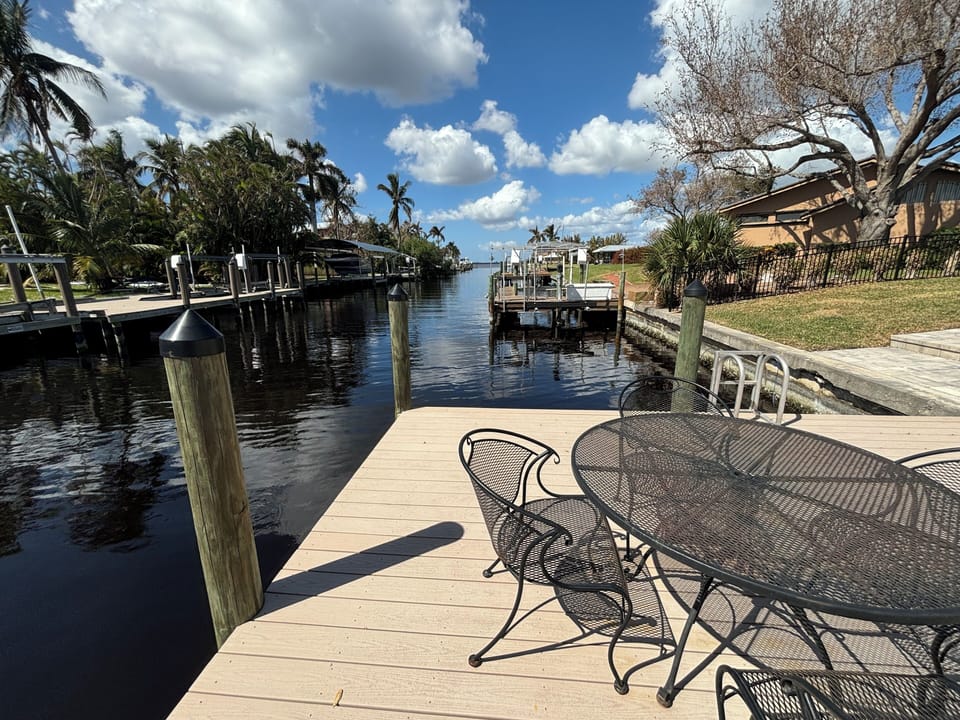 Dock w boat access to river and Gulf of America