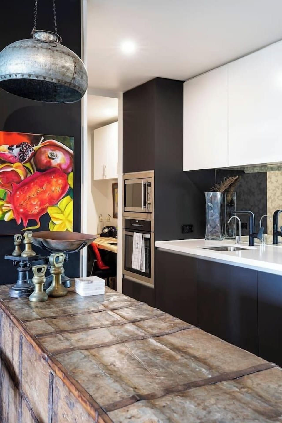 You’ll find everything you need in the modern, streamlined equipped kitchen to prepare meals, plus a dishwasher for easy clean-up. 
