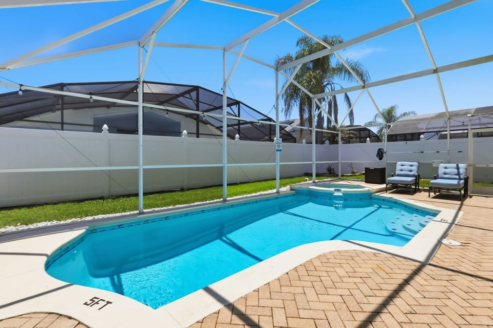 Take a refreshing swim or soak in the spa while enjoying the privacy of the fully screened lanai.