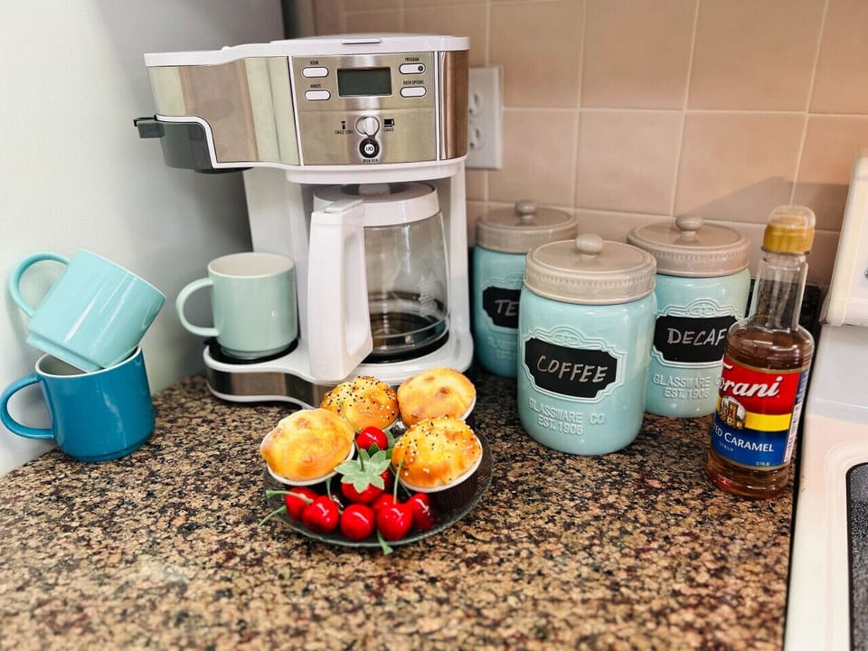 This coffee station has it all, grounds, decaf, single serve and brew a whole pot!