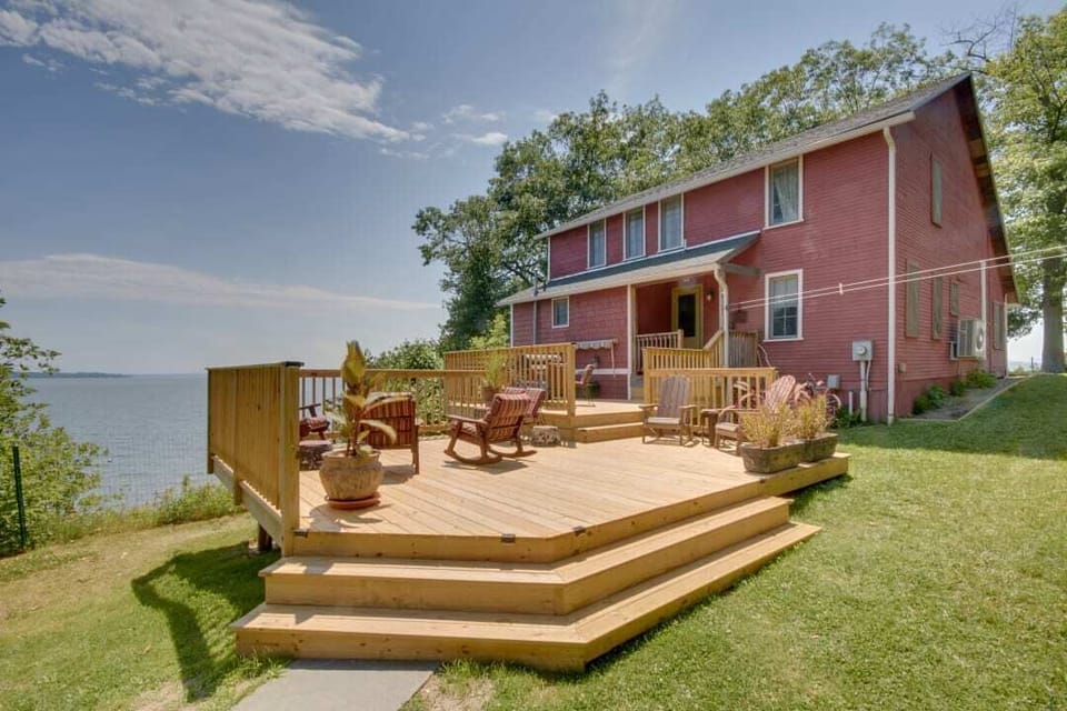 01 - Camp & Deck from parking area at end of driveway