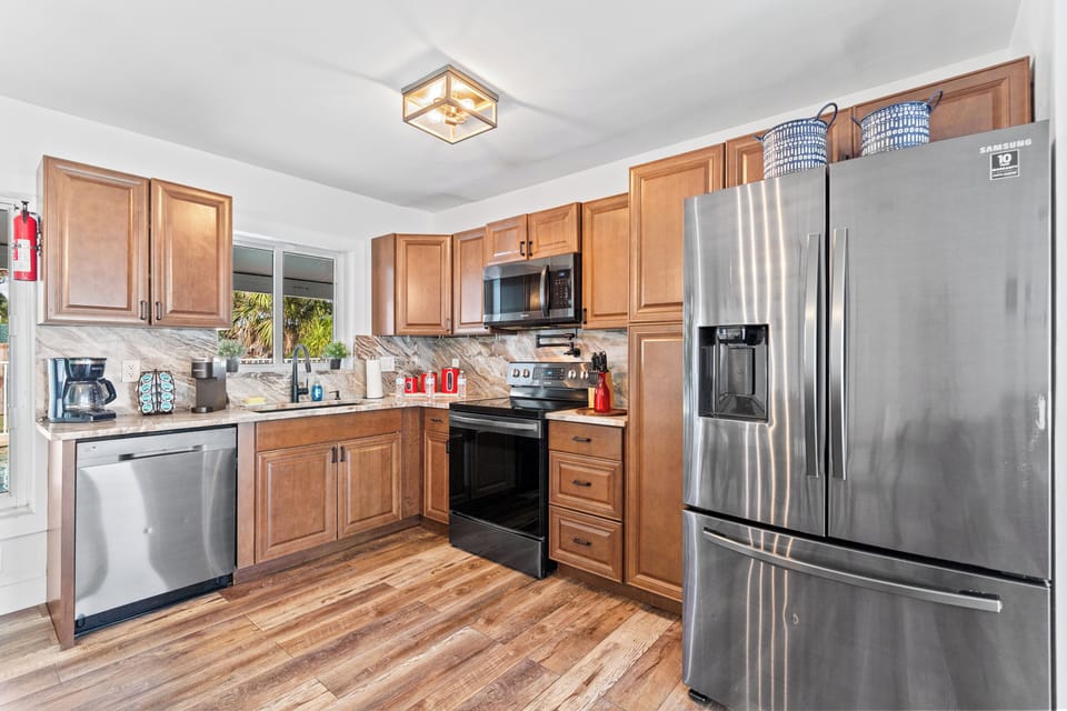 fully stock clean kitchen with everything that you need for cooking and baking, 