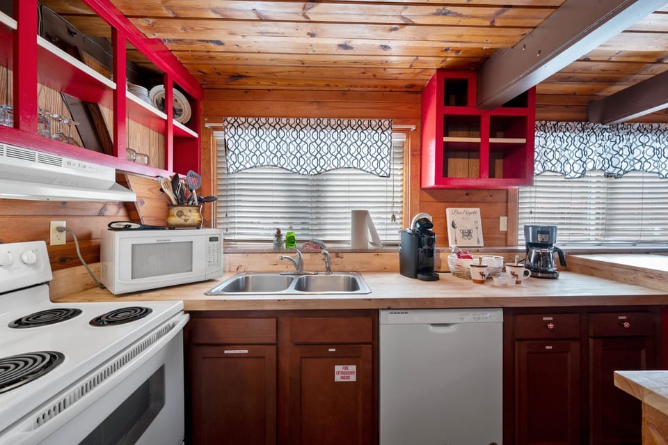 Indoors, Kitchen, Hardwood, Microwave, Oven