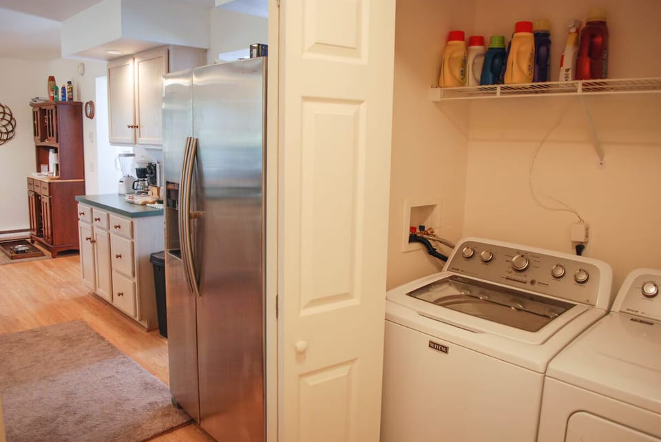 Laundry closet (washer + dryer)