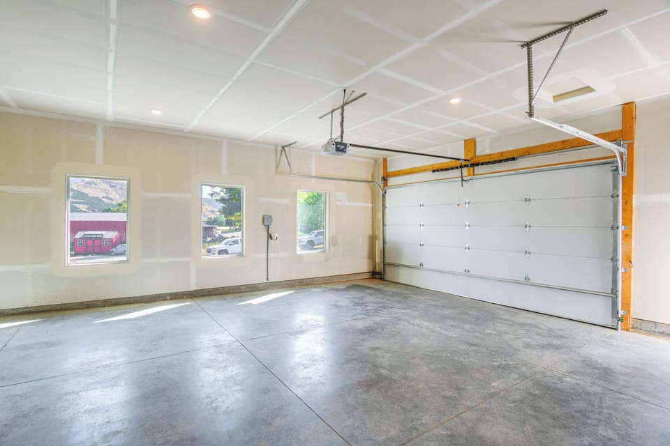 Parking | Garage (2 Vehicles) | Driveway (5 Vehicles) | Trailer Parking On-Site