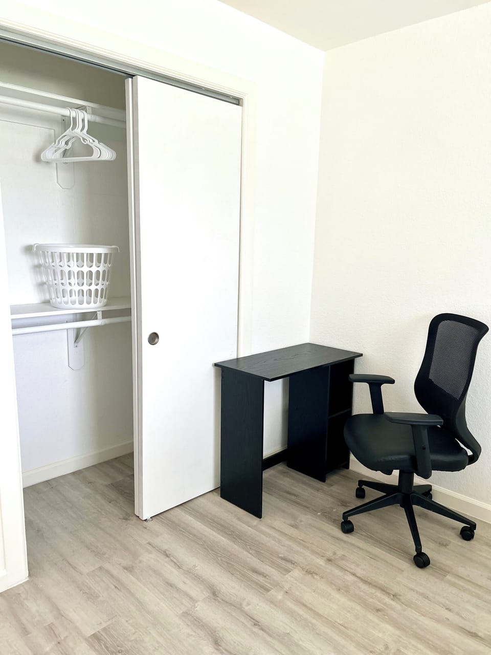 Bedroom 3
Desk