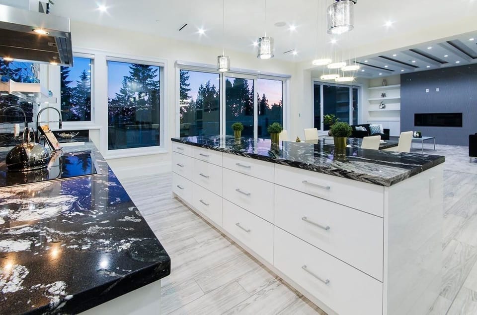 Large Luxury Kitchen with high end appliances