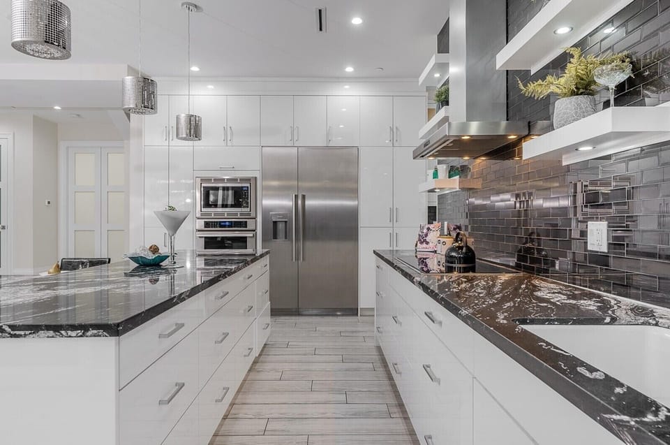 Large Luxury Kitchen with high end appliances