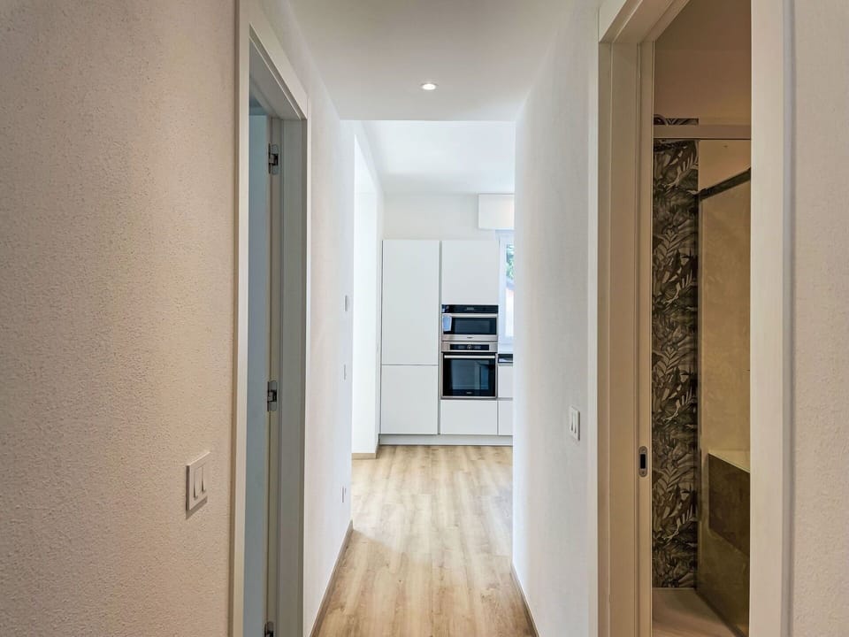 Building, Wood, Hall, Floor, House, Flooring, Door, Ceiling, Hardwood