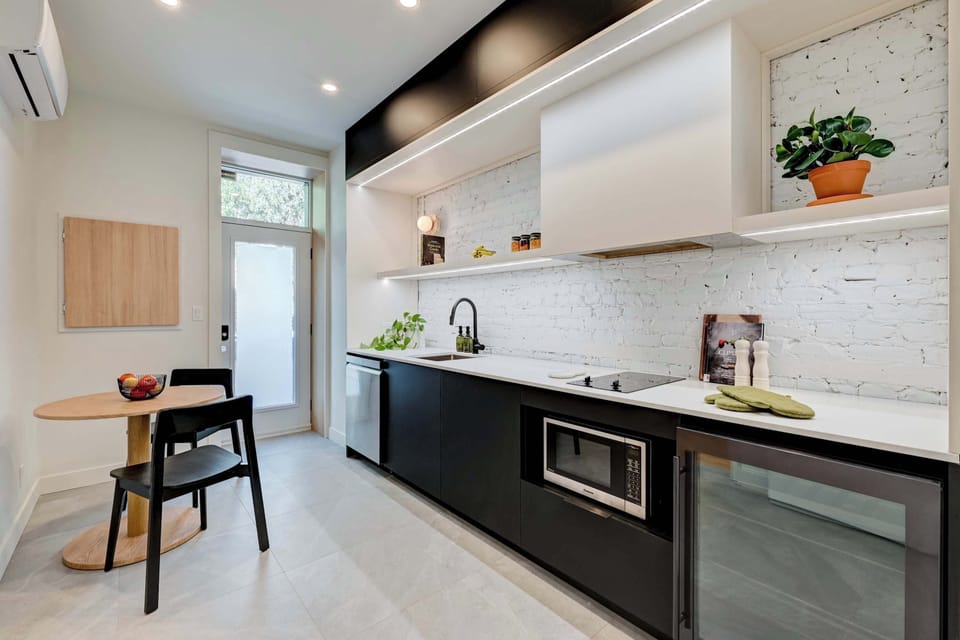 kitchen and lounge