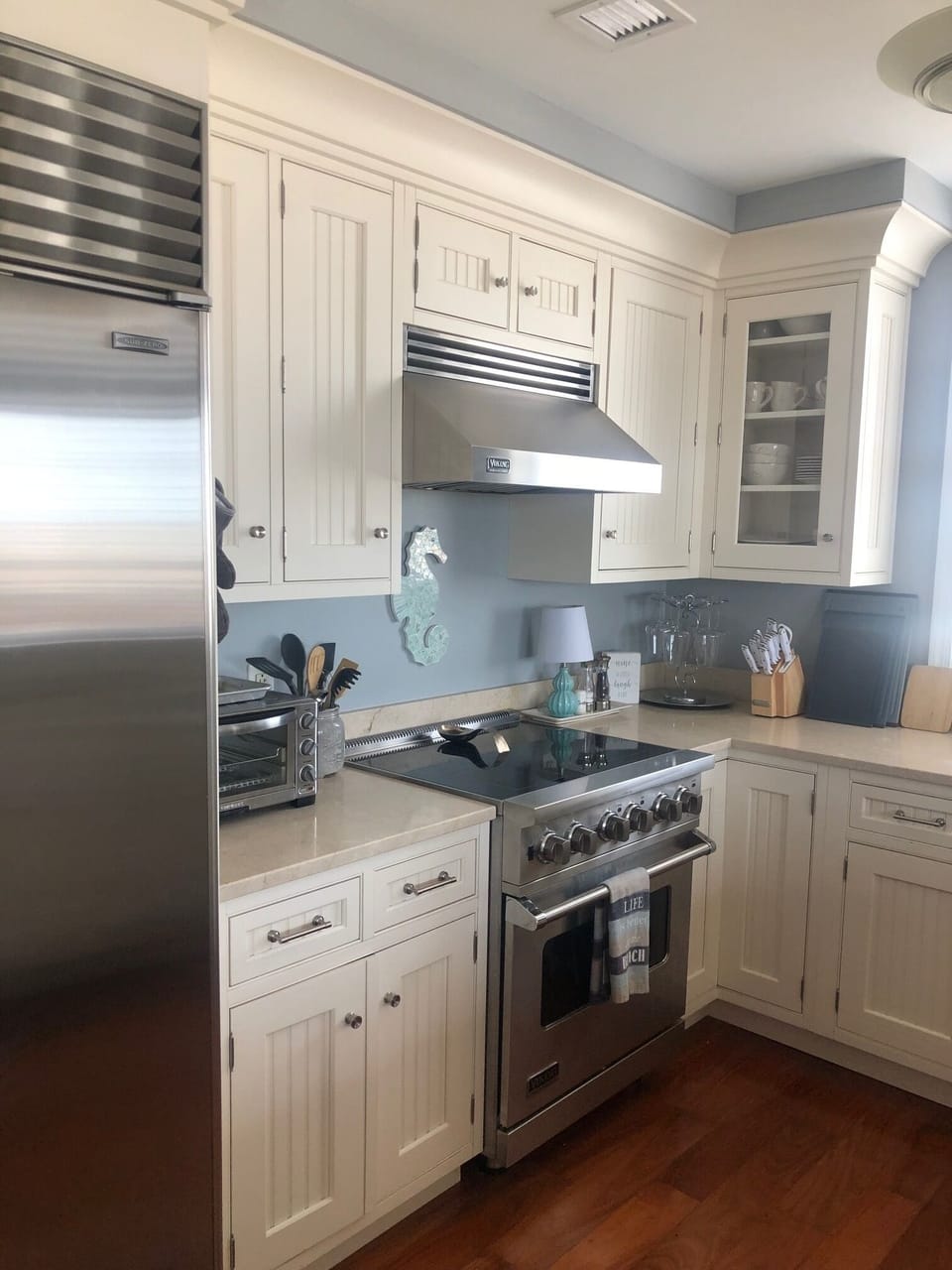 Full Size Kitchen with Luxury Appliances