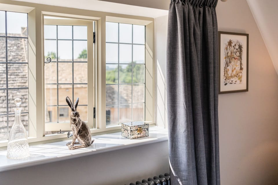 Honeysuckle Cottage Bedroom 2 - StayCotswold