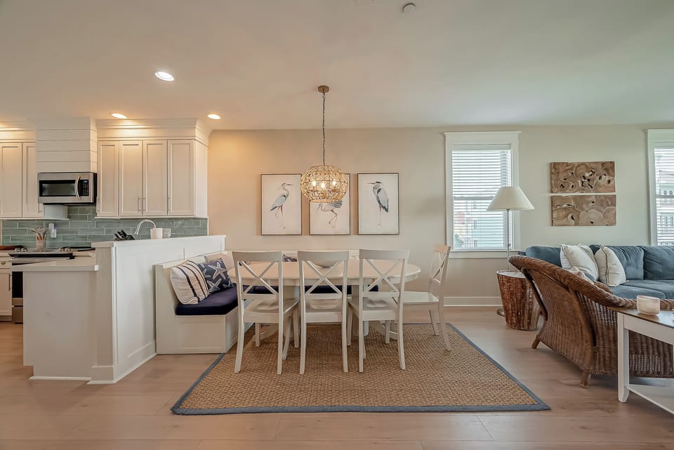 Banquette table seating - perfect for large groups and playing games together.