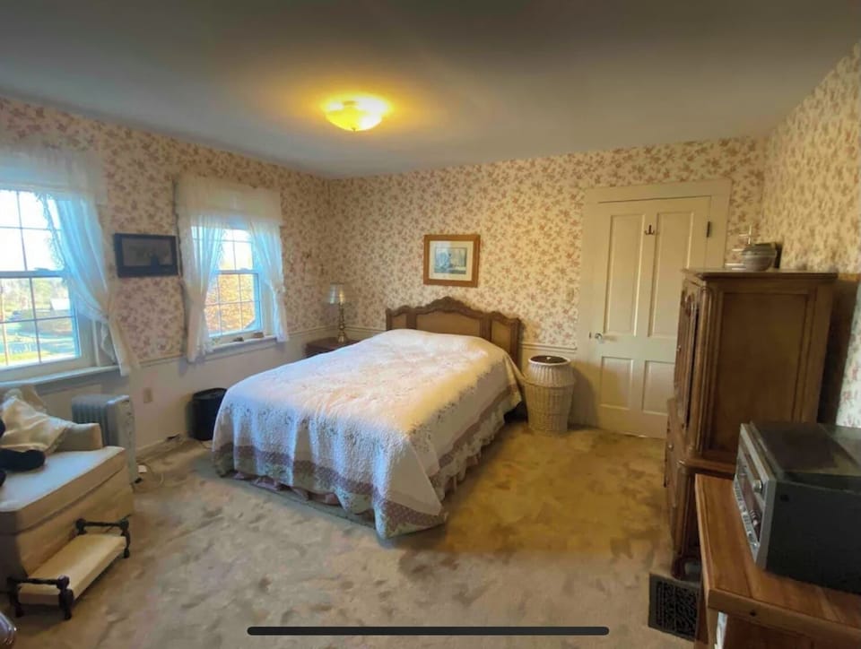 Another look at the master bedroom.
