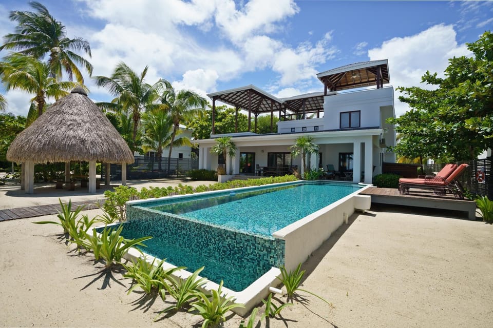 Castaway Villa - 4 Bedroom Beachfront Villa with Pool and Pier (4156)