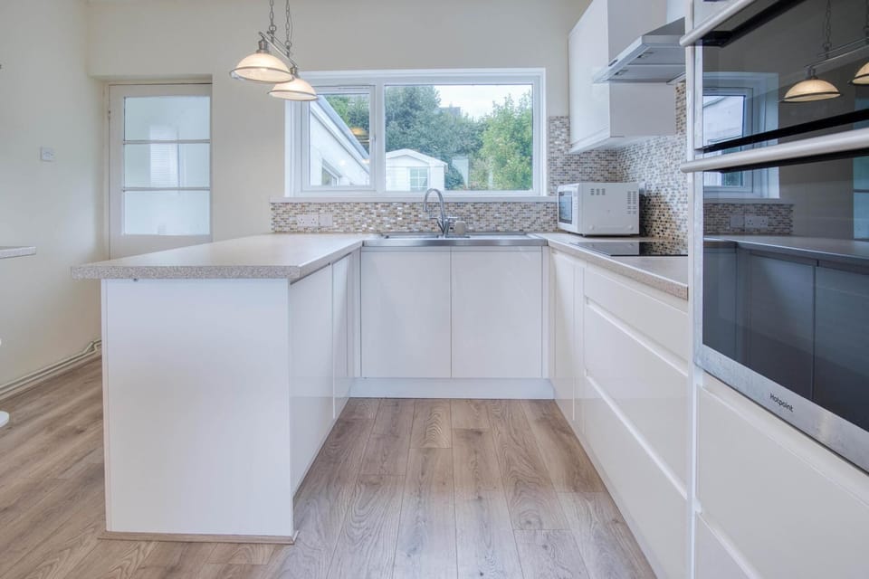 Longview - 4 Bedroom Holiday Home - Pembroke Dock (23975)
