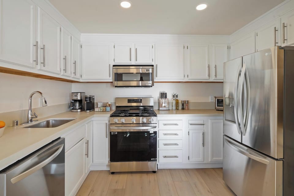Fully equipped kitchen with top-of-the-line appliances, perfect for preparing your favorite meals.