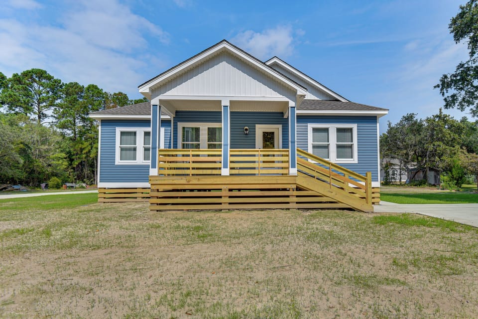 Manteo Vacation Rental | 3BR | 2BA | 1,280 Sq Ft | Stairs Required