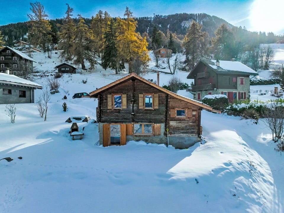 Snow, Building, Property, Sky, Window, Mountain, Cloud, House, Slope, Tree