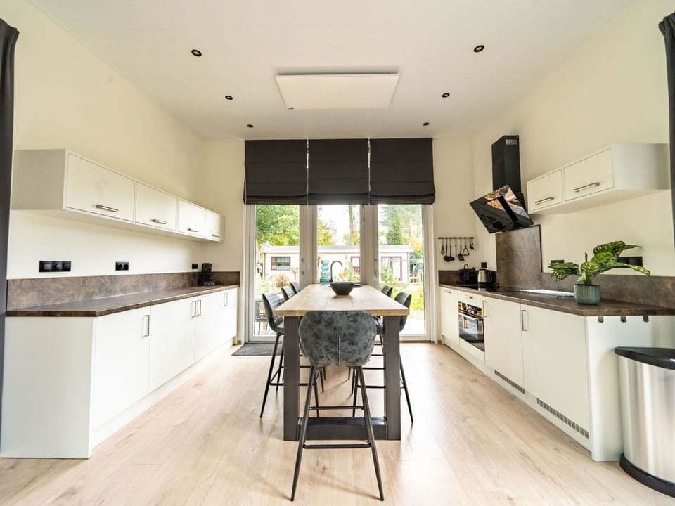 Cabinetry, Countertop, Furniture, Plant, Kitchen, Table, Wood, Building, Flooring, Floor