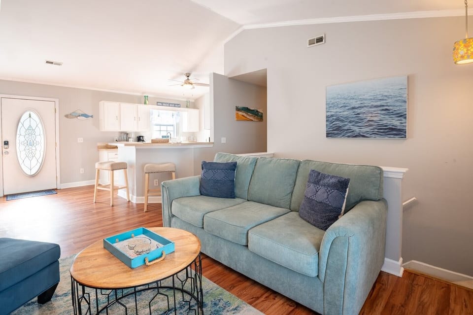 Living Room B -Back Duplex
