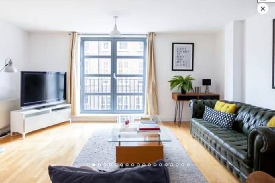 Rooms: Living area