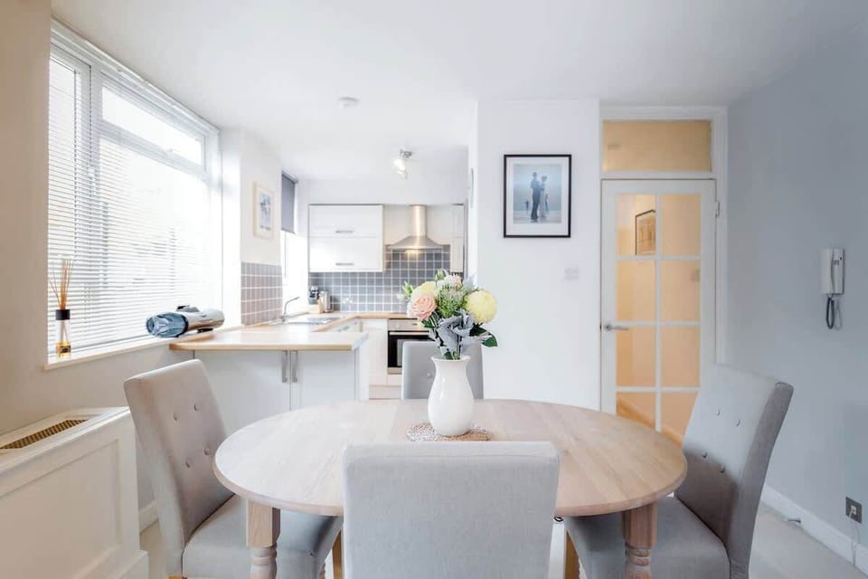 Rooms: Dining area