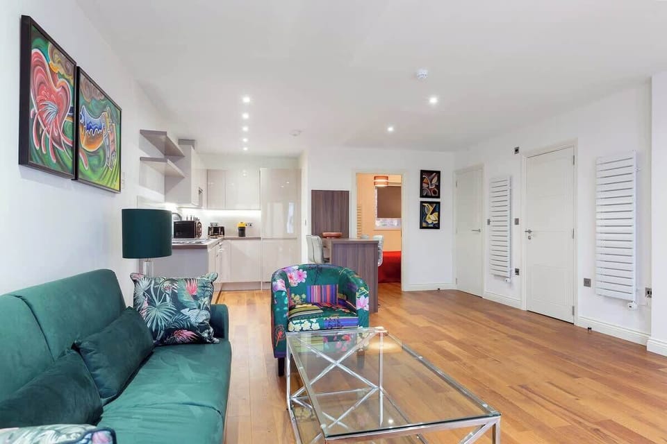 Large and bright living area with kitchen and breakfast bar
Extra bed (premium airbed) is set up in this area