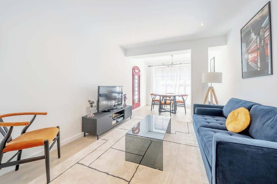 Rooms: Living area