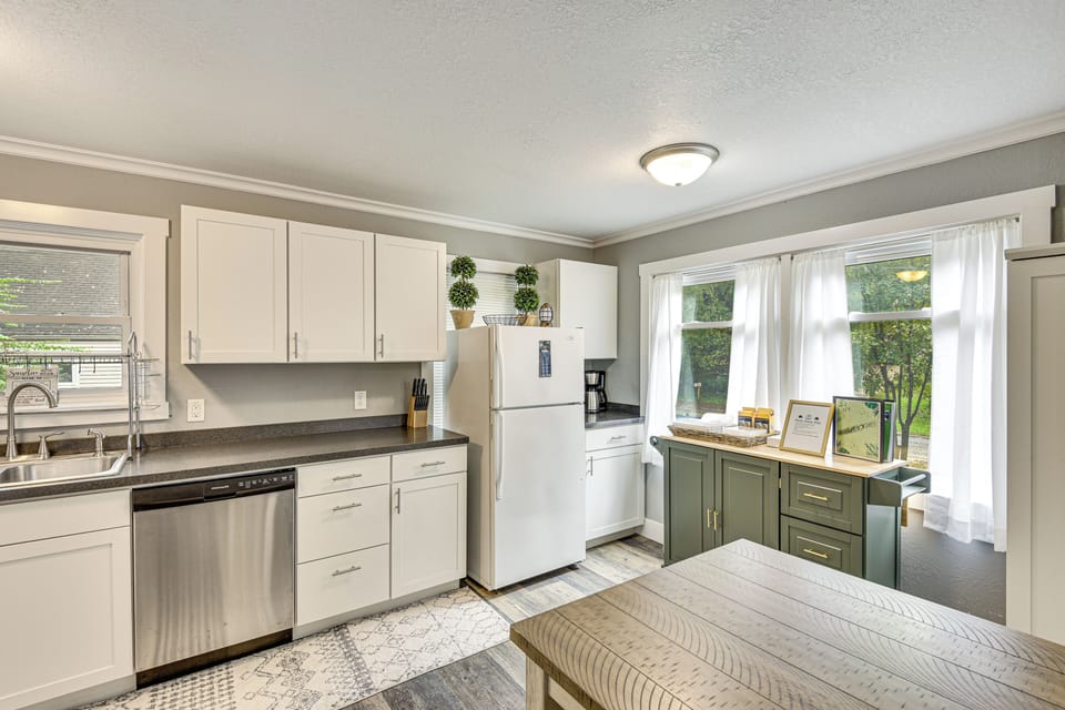 Kitchen | Trash Bags/Paper Towels | Main Floor