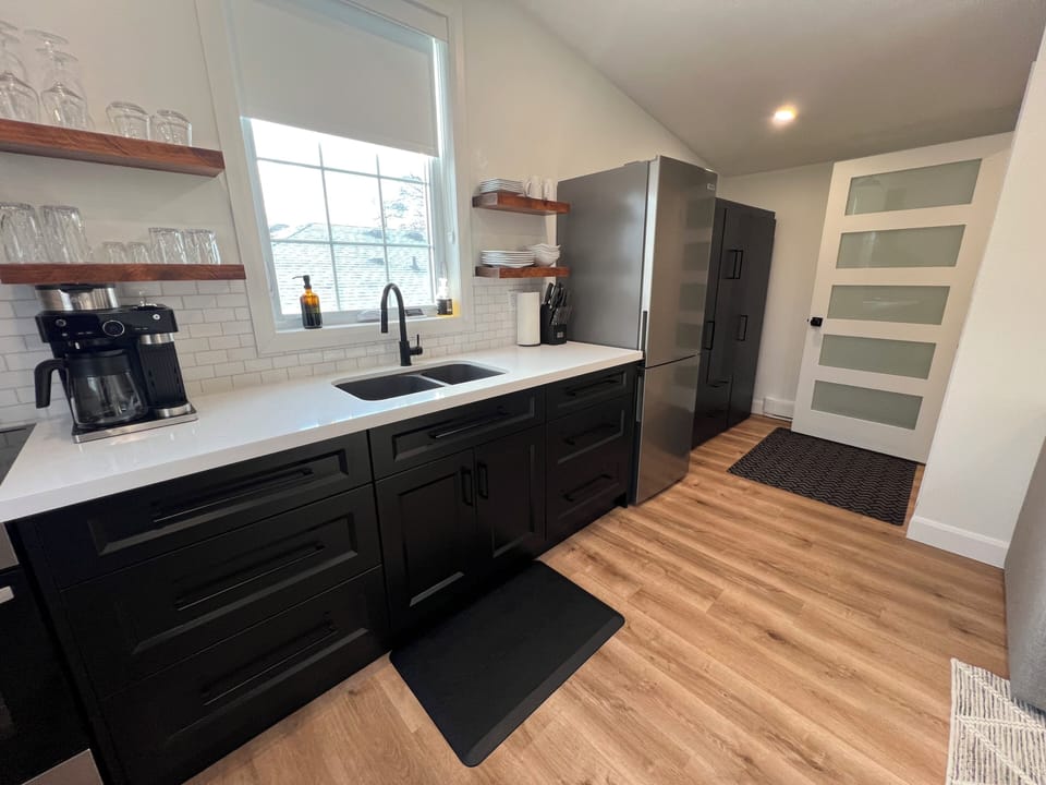 Modern kitchen.