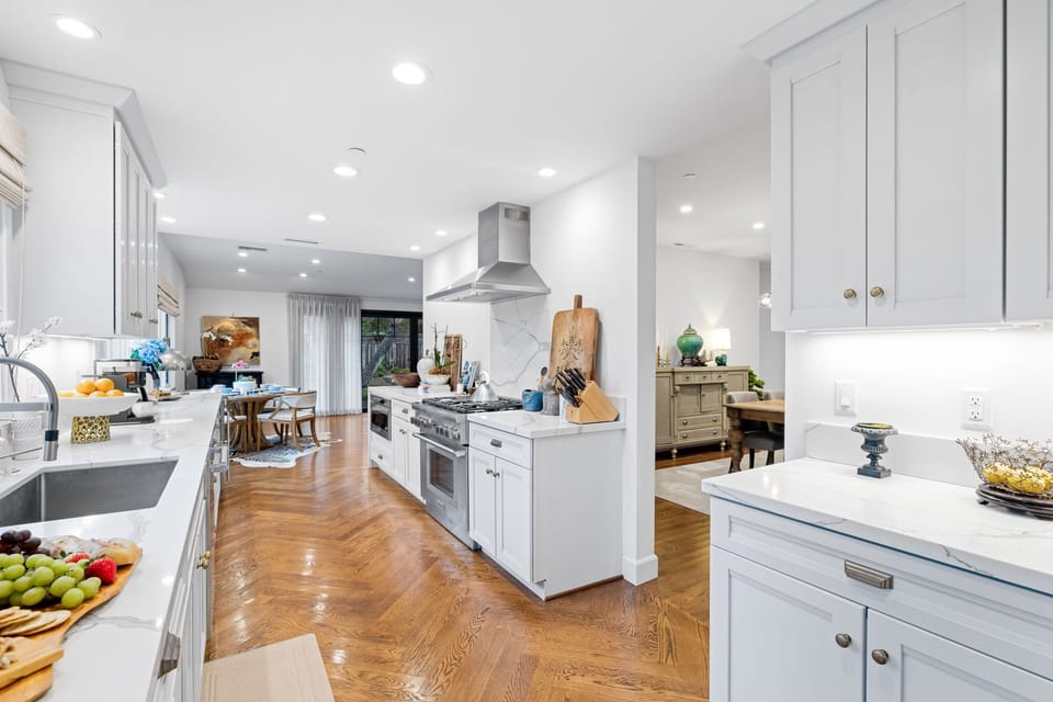 Fully Equipped Chef's Kitchen