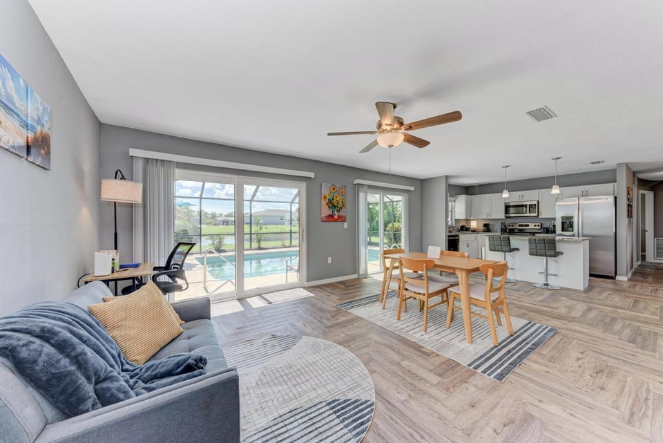 Additional seating area, dining room table (seats 4), two barstools, desk. 