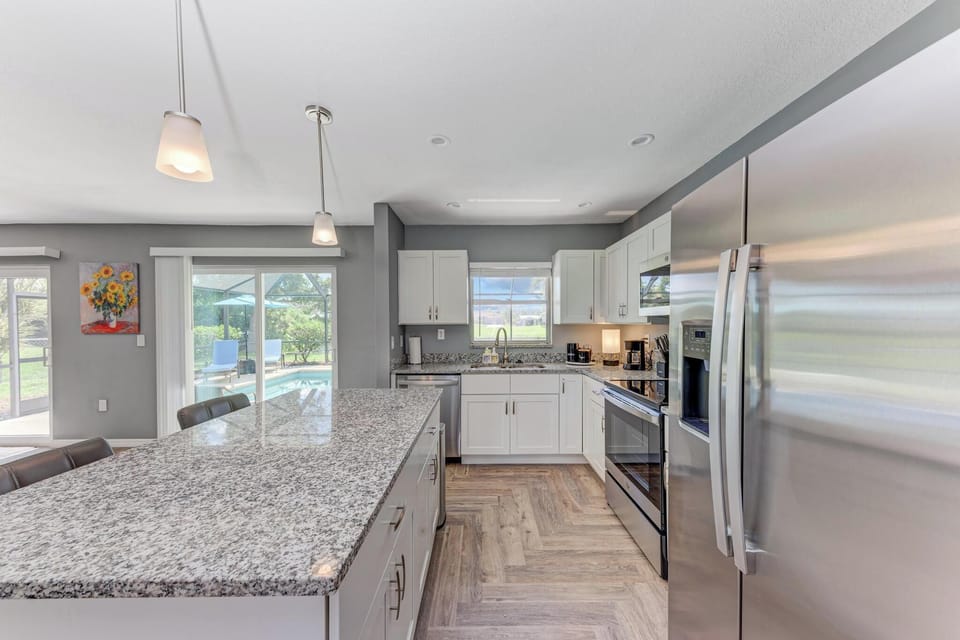 Granite counters, stainless steel appliances, ice maker, water dispenser. 