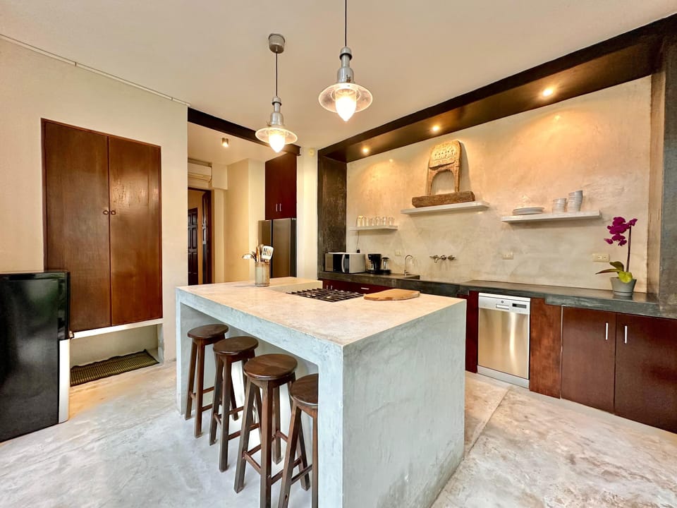 Eat in kitchen