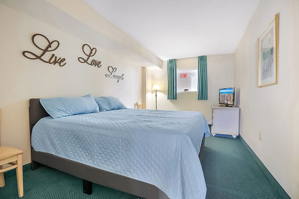 Bedroom (KIng Bed)