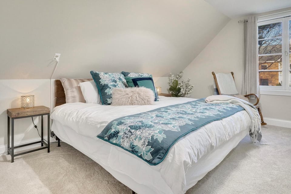 Bedroom - King Bed and Lots of Pillows