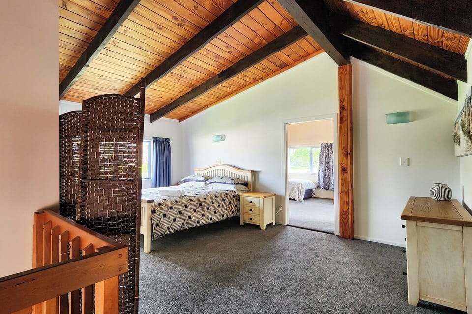 Upstairs Queen bedroom 