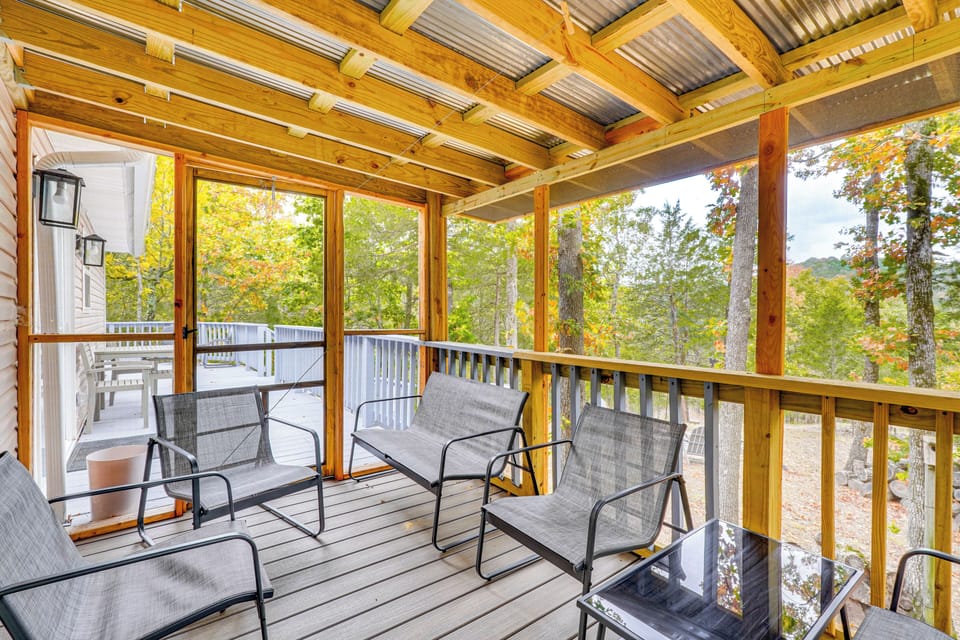 Screened Porch | Outdoor Seating